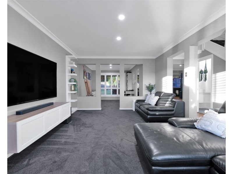 35 Bataan Circuit, Bateau Bay NSW 2261