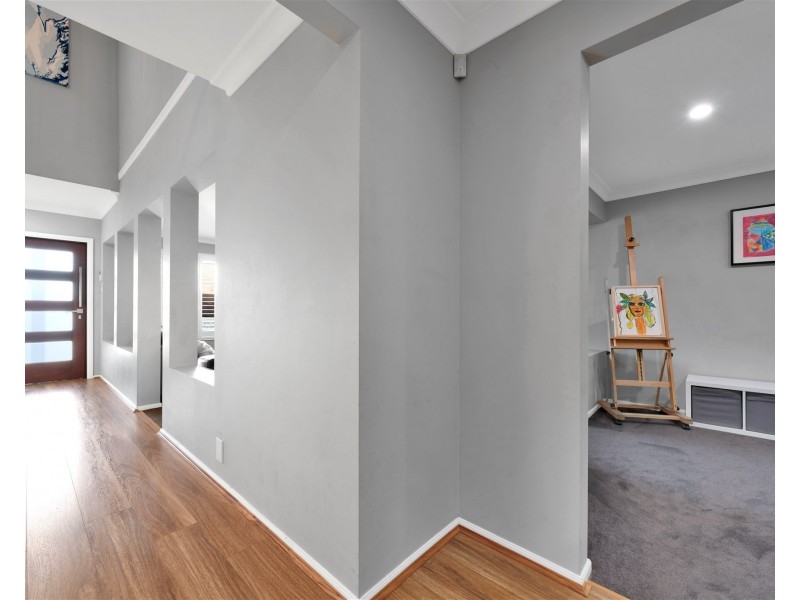 35 Bataan Circuit, Bateau Bay NSW 2261