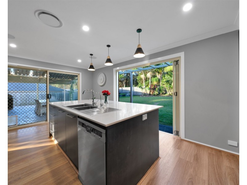35 Bataan Circuit, Bateau Bay NSW 2261
