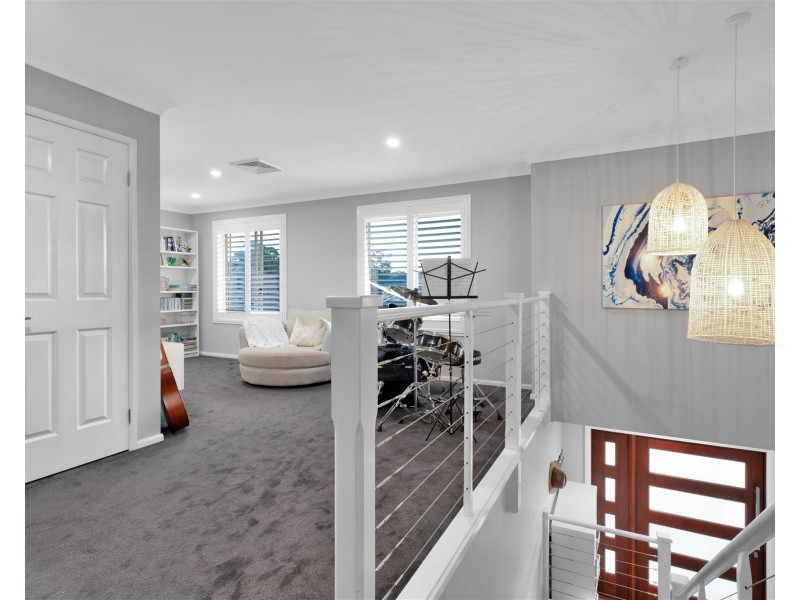 35 Bataan Circuit, Bateau Bay NSW 2261