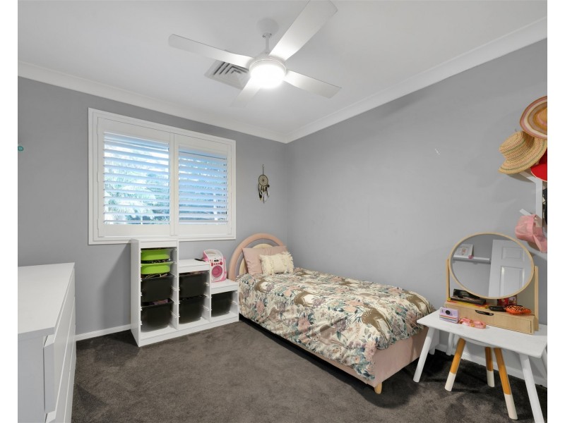 35 Bataan Circuit, Bateau Bay NSW 2261
