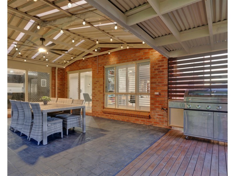 35 Bataan Circuit, Bateau Bay NSW 2261