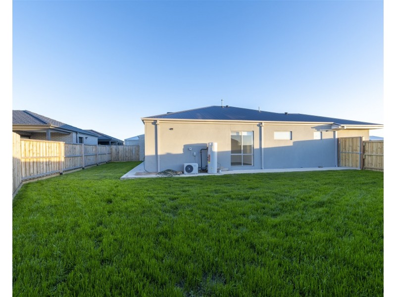 3 Upham Way, Donnybrook VIC 3064