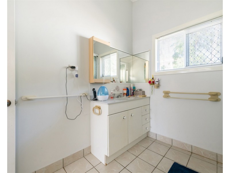 235 Kelso Drive, Kelso QLD 4815