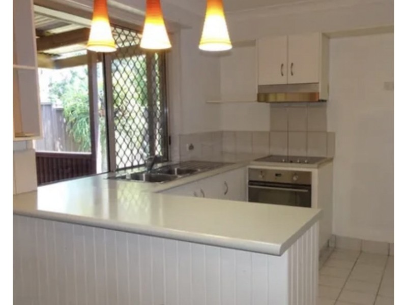 2/6 Harvey Court, Labrador QLD 4215