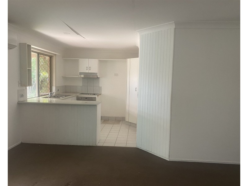 2/6 Harvey Court, Labrador QLD 4215