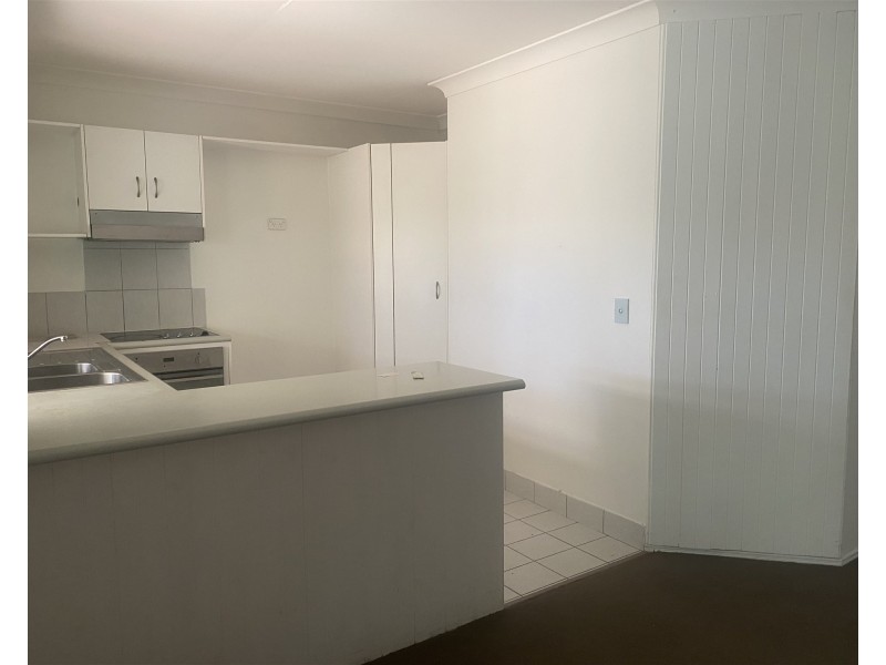 2/6 Harvey Court, Labrador QLD 4215