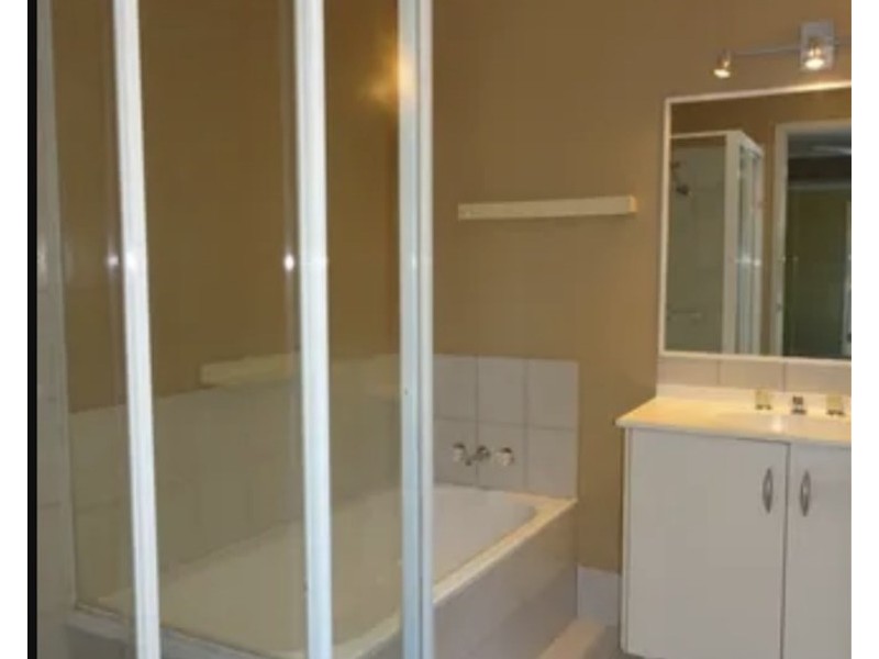 2/6 Harvey Court, Labrador QLD 4215