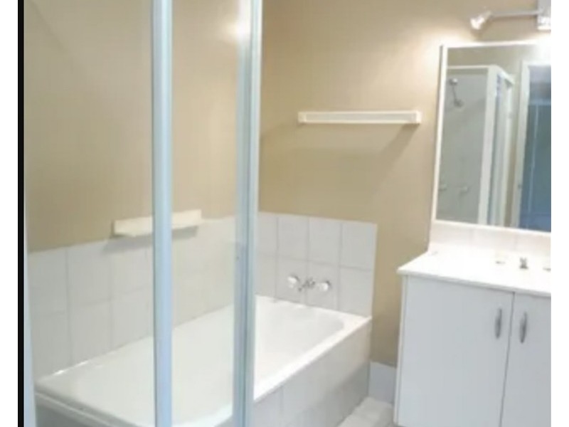 2/6 Harvey Court, Labrador QLD 4215