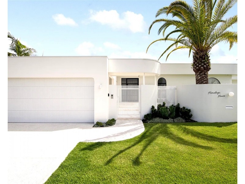 4  Himalaya Street, Mermaid Waters QLD 4218