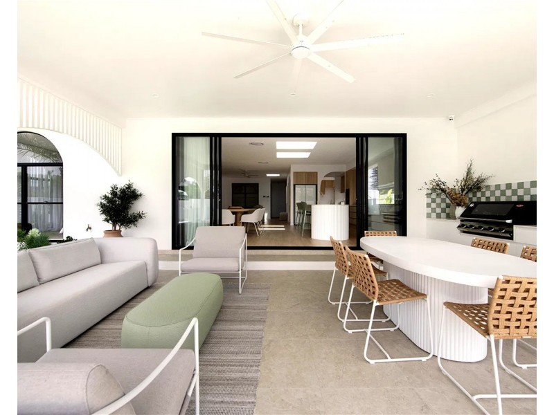 4  Himalaya Street, Mermaid Waters QLD 4218