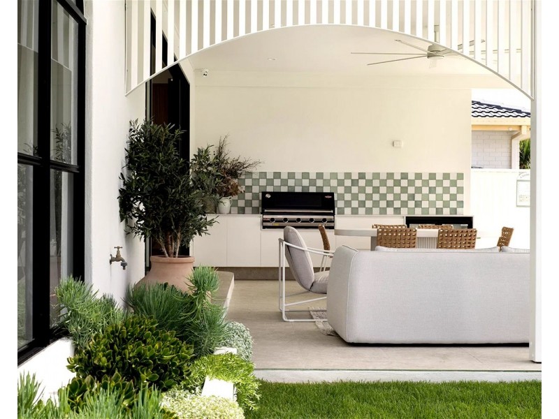 4  Himalaya Street, Mermaid Waters QLD 4218