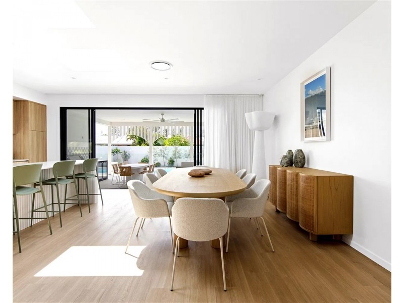 4  Himalaya Street, Mermaid Waters QLD 4218