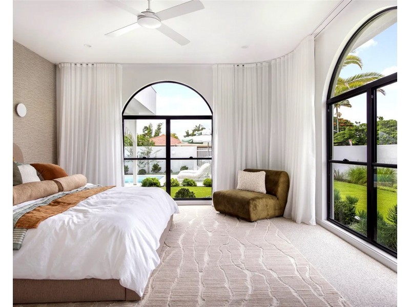 4  Himalaya Street, Mermaid Waters QLD 4218