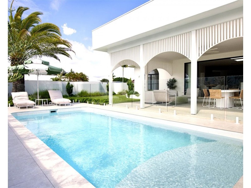 4  Himalaya Street, Mermaid Waters QLD 4218