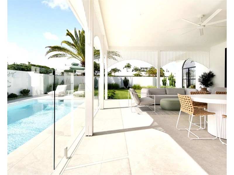 4  Himalaya Street, Mermaid Waters QLD 4218