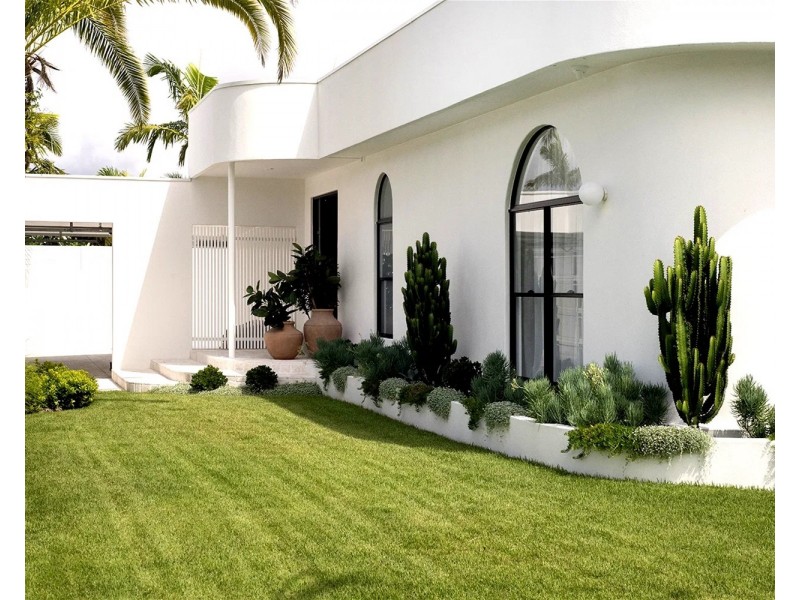 4  Himalaya Street, Mermaid Waters QLD 4218