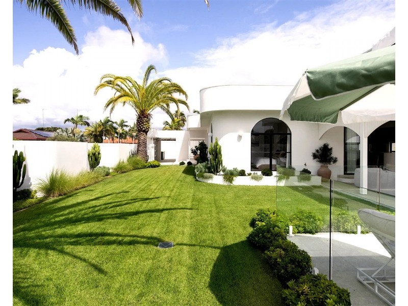 4  Himalaya Street, Mermaid Waters QLD 4218