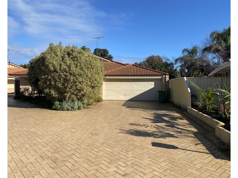 1/4 Medford Court, Meadow Springs WA 6210