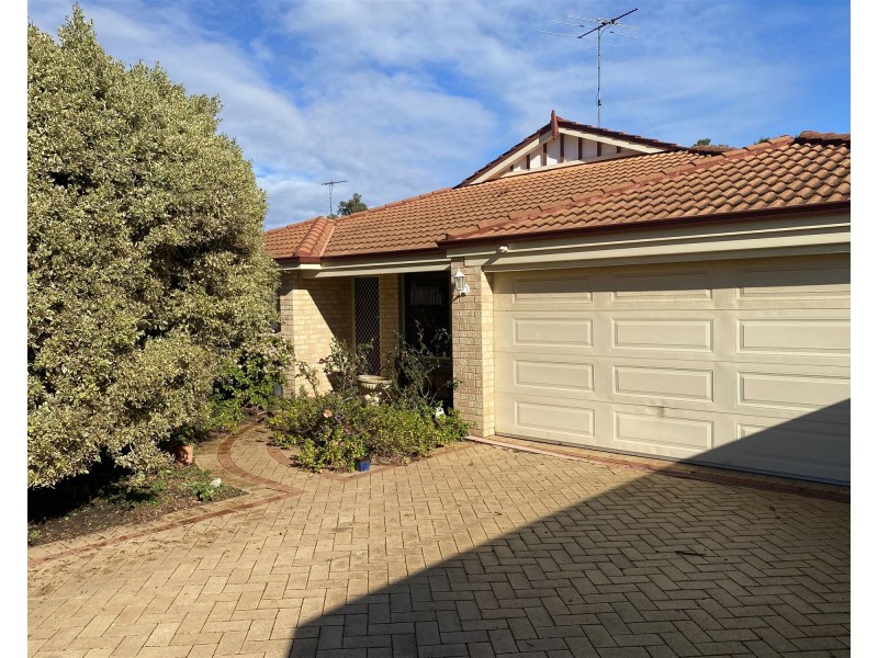 1/4 Medford Court, Meadow Springs WA 6210
