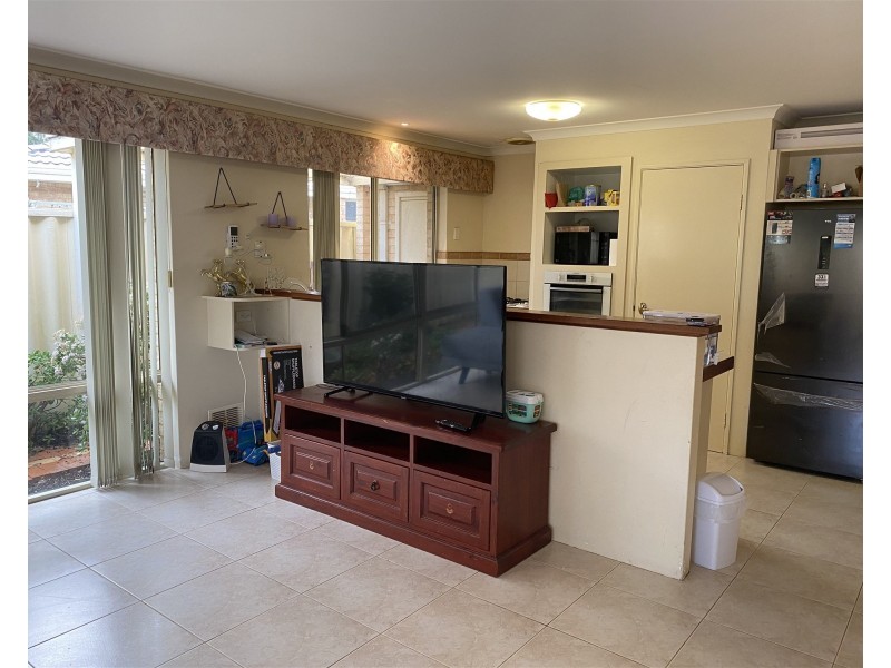 1/4 Medford Court, Meadow Springs WA 6210