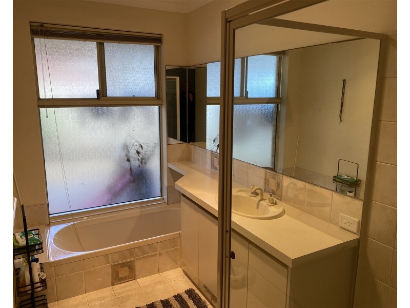 1/4 Medford Court, Meadow Springs WA 6210