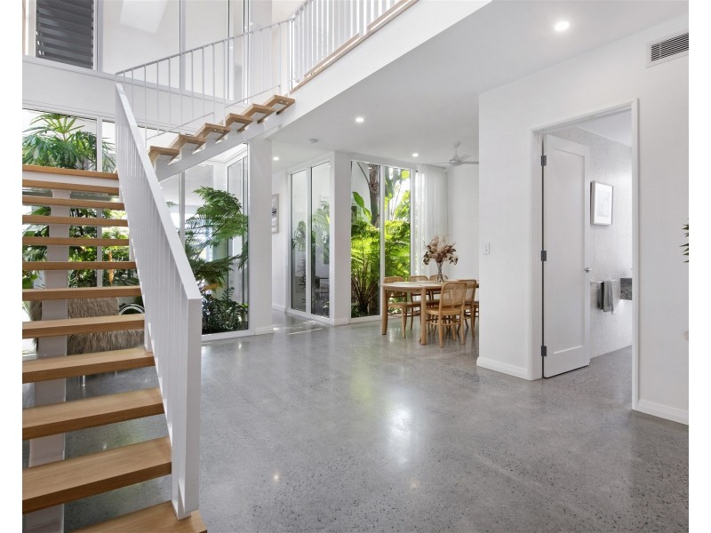 52A  Avanti St, Mermaid Waters QLD 4218