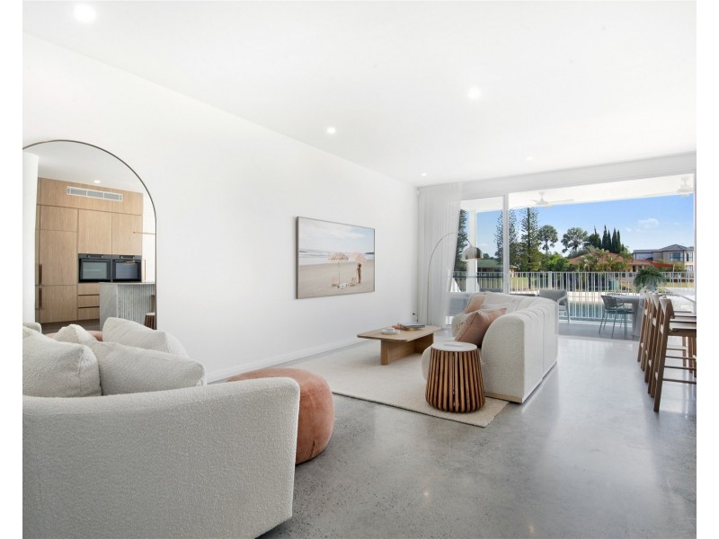 52A  Avanti St, Mermaid Waters QLD 4218