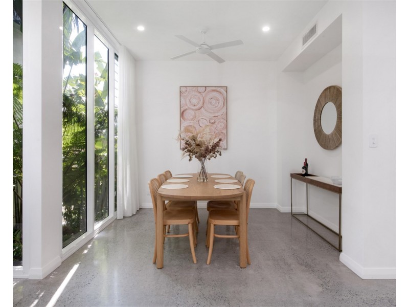 52A  Avanti St, Mermaid Waters QLD 4218