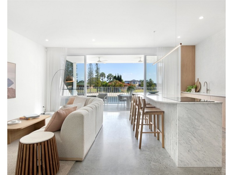 52A  Avanti St, Mermaid Waters QLD 4218