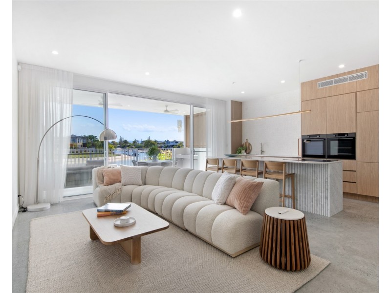 52A  Avanti St, Mermaid Waters QLD 4218