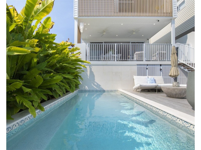 52A  Avanti St, Mermaid Waters QLD 4218