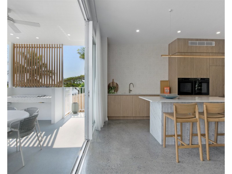 52A  Avanti St, Mermaid Waters QLD 4218