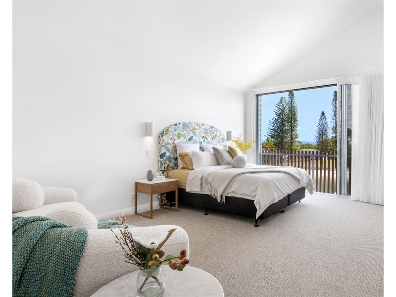 52A  Avanti St, Mermaid Waters QLD 4218