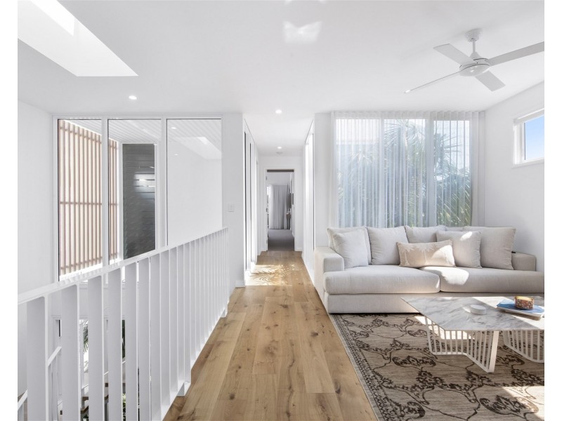52A  Avanti St, Mermaid Waters QLD 4218