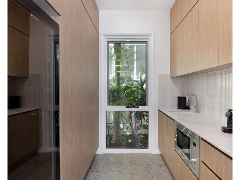 52A  Avanti St, Mermaid Waters QLD 4218