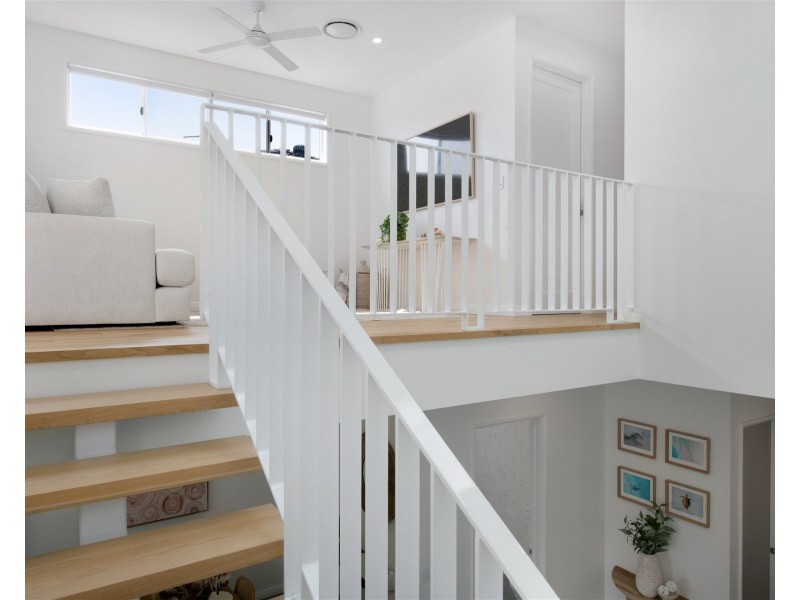 52A  Avanti St, Mermaid Waters QLD 4218