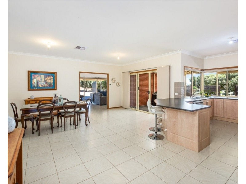 19 Jendarra Court, Swanport SA 5253
