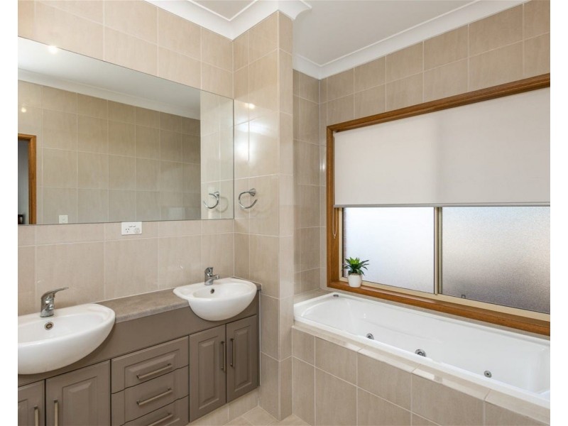 19 Jendarra Court, Swanport SA 5253