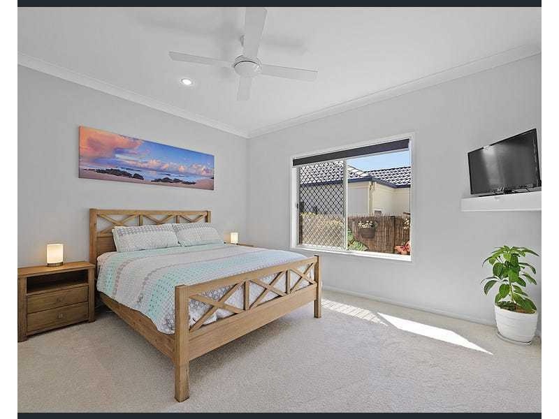 5 Grenada Court, Varsity Lakes QLD 4227