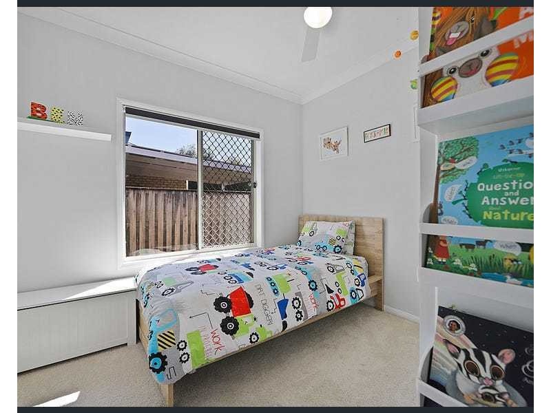 5 Grenada Court, Varsity Lakes QLD 4227