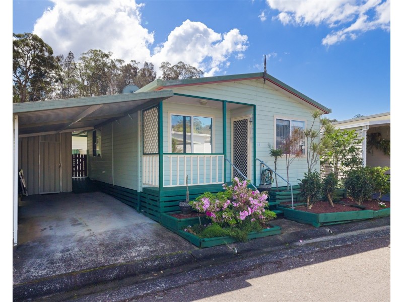 42 First Avenue, Green Point NSW 2251