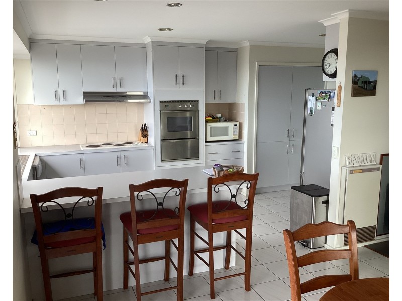 28 Beach view court, Tura Beach NSW 2548