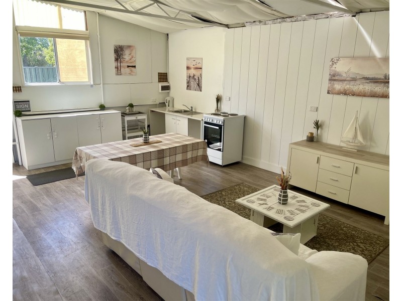 1 Osborne Street, Urana NSW 2645