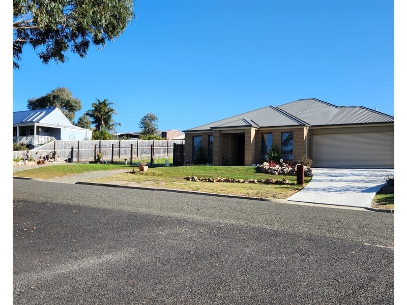 16 VILLAGE FAIR DRIVE, Newlands Arm VIC 3875