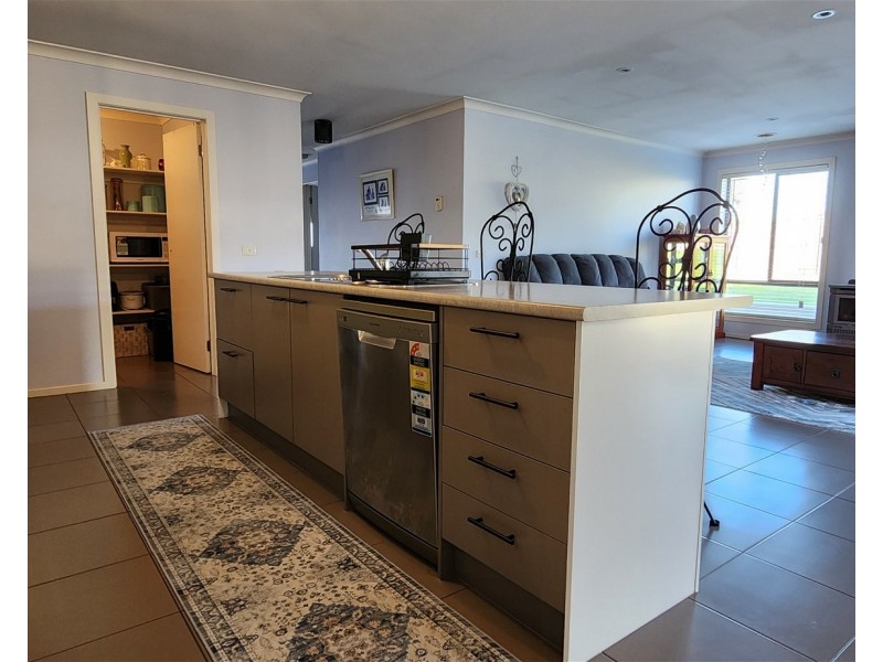 16 VILLAGE FAIR DRIVE, Newlands Arm VIC 3875