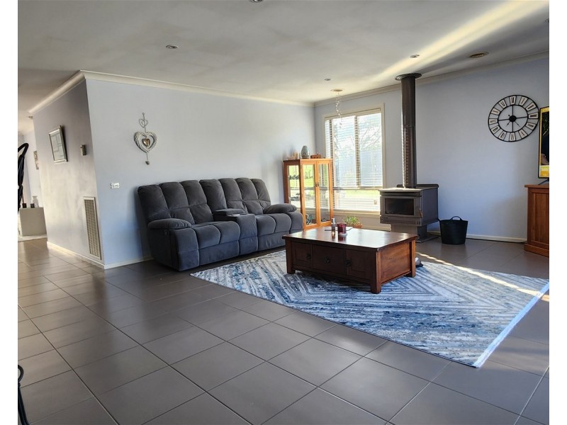 16 VILLAGE FAIR DRIVE, Newlands Arm VIC 3875