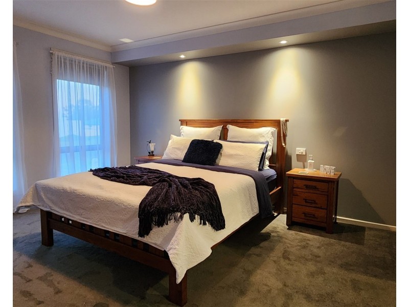 16 VILLAGE FAIR DRIVE, Newlands Arm VIC 3875