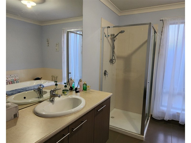16 VILLAGE FAIR DRIVE, Newlands Arm VIC 3875