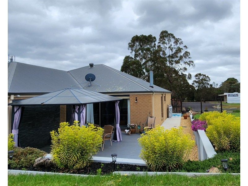 16 VILLAGE FAIR DRIVE, Newlands Arm VIC 3875